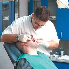 القواسمي : شركات تتلوّن لخداع مواطنين ببطاقات معالجة الأسنان