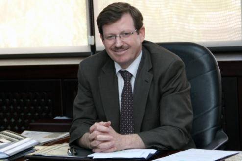 رغم تعميم الشياب.. وافدون يعملون في المستشفيات الحكومية