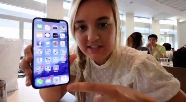 بالفيديو.. أمريكية تتسبب بطرد والدها من شركة آبل