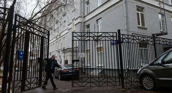 شاب يقتل أستاذه وينشر سيلفي من مسرح الجريمة (صورة)