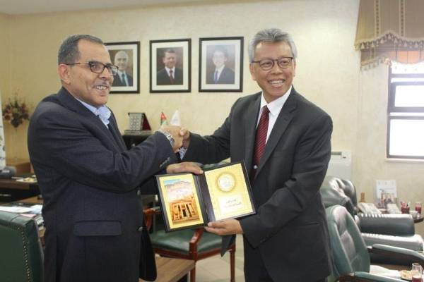 د. هايل عبيدات يلتقيى السفير الاندونيسي لتعزيز العلاقات وتطويرها
