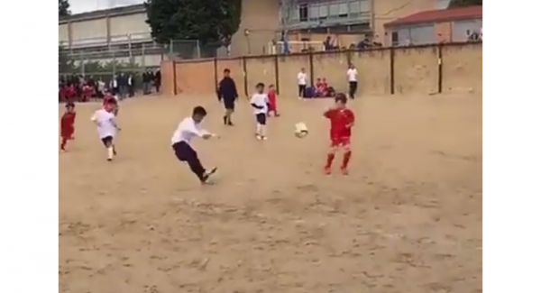 بالفيديو... إبن رونالدو يبهر الجميع بهدف عالمي