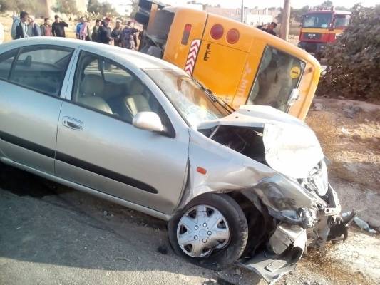 ٢٣ إصابة بحادث تصادم باص مدرسة ومركبة في مادبا