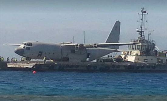 إغراق طائرة عسكرية بالعقبة لتكون معلما سياحيا (فيديو وصور)