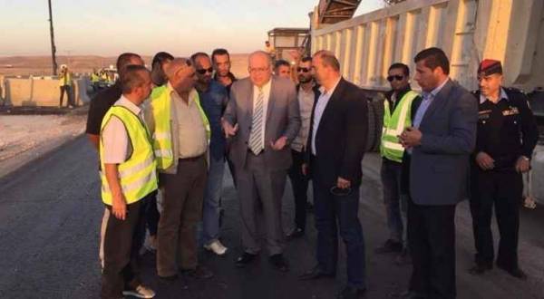 هلسه يتفقد اعمال بدء التنفيذ بالطريق الصحراوي