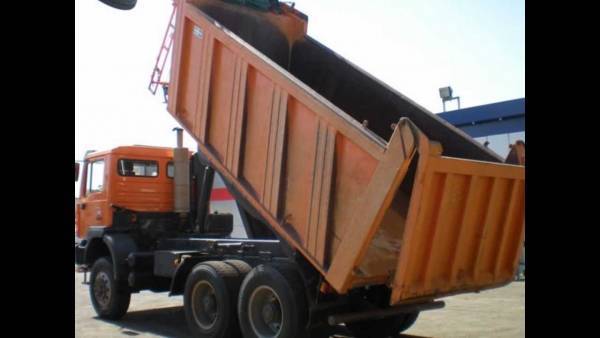 حادث شويعر ..(50) طنا من التراب تقتلهم والباص تم سحقه  صور وأسماء