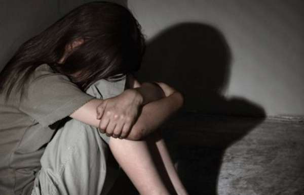 جريمة تهزّ دولة عربية.. 6 ذئاب بشرية اغتصبوا فتاة لمدة 3 أيام