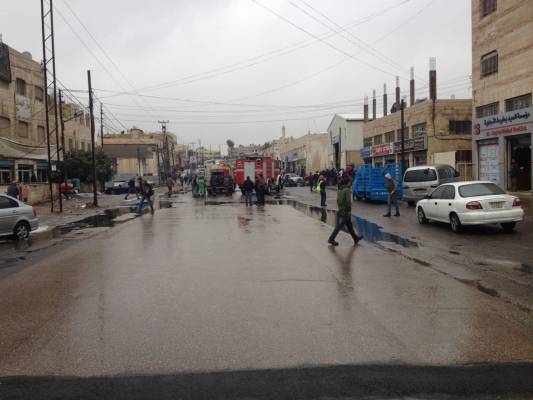 حريق بالقرب من محكمة جنوب عمان وتساقط أسلاك الكهرباء  صور