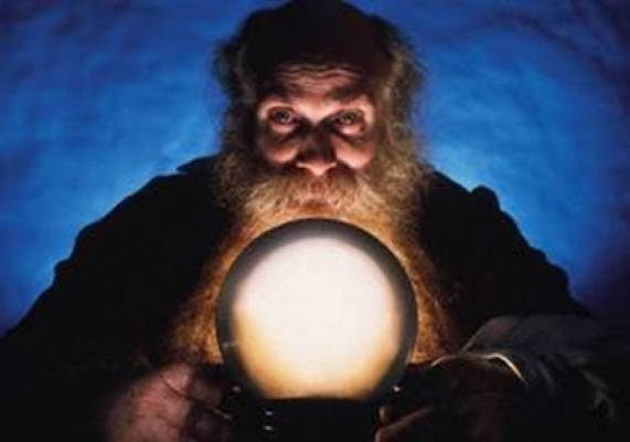 منجّم شهير يُطلق 15 توقعًا مثيرًا للعام 2018