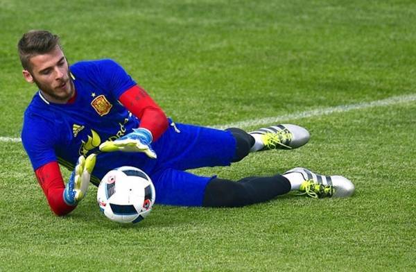 أروع 50 تصدِ على الخط النهائي للمرمى (فيديو)