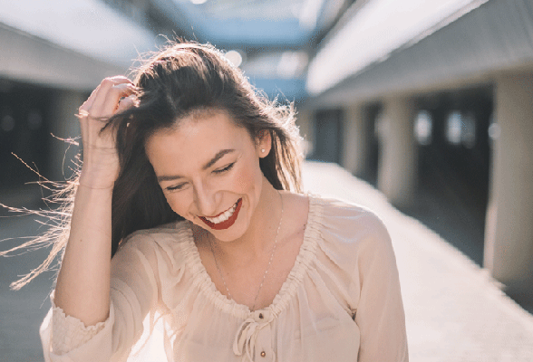 دراسة: النساء العازبات أكثر سعادة من الرجال العازبين!