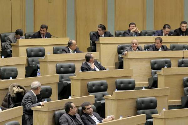 أحد ناري ينتظر النواب