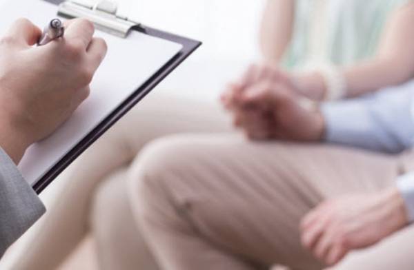 شاب يفقد البصر بإحدى عينيه بعد ليلة جنسية شاقة