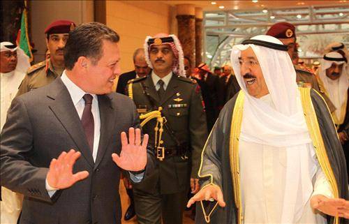 الملك يطمئن عن صحة أمير الكويت