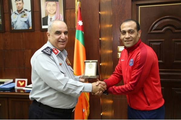 البزايعة يكرم الوكيل عامر ذيب قائد المنتخب الوطني سابقاً