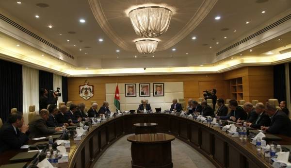 أخبار البلد تكشف كواليس لقاء الملقي والنقباء.. آلية توزيع الدعم وأمور أخرى