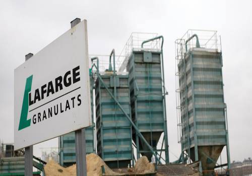 ثلاثة مسؤولين في شركة لافارج الفرنسية قيد الاحتجار الاحتياطي بسبب نشاطات في فرنسا