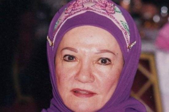 هذا الرئيس العربي الذي أرسل باقة ورود إلى مدفن شادية.. صورة