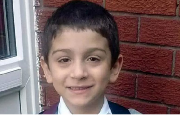 حادثة تدمي القلوب.. طفل بريطاني يموت متجمِّداً أمام منزله!