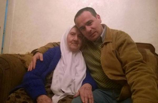 وفاة والدة الصحفي تيسير النجار