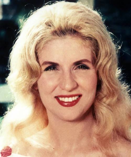 باعت منزلها لأن إبنتها هويدا مسلمة..صديقة صباح تكشف تفاصيل آخر أيامها