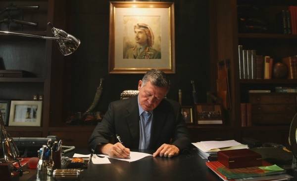 أمريكيا تعتمد ورقة جلالته كمؤهل لـمدير مكافحة الفساد