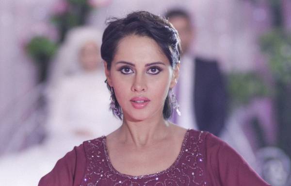 ياسمين رئيس ترد على منتقدي بيجامتها في مهرجان دبي..