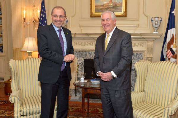 الصفدي لنظيره الأمريكي: قرار ترامب يغذي التطرف