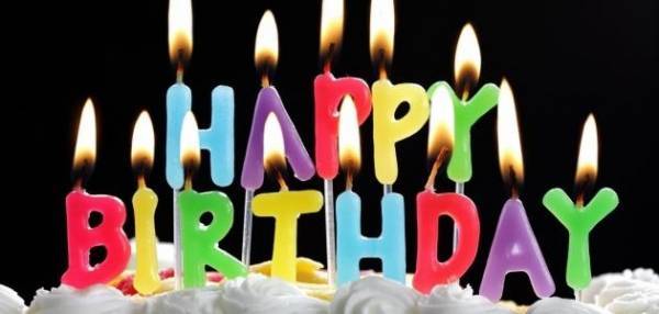 ببدلة وكلب ..إعلان لـعيد ميلاد بلوحة والدعوة عامة  صورة