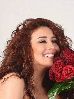 جندي سوري يتغزل بعيناي كندة حنا .. شاهد ردة فعلها