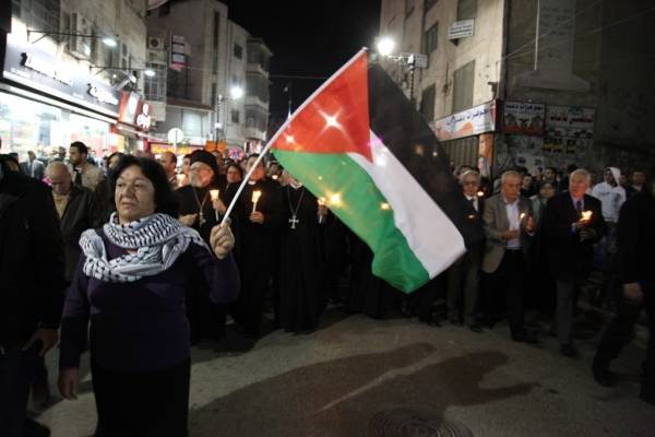 مسيرة شموع واجراس كنائس تقرع رفضاً للقرار الأمريكي بشأن القدس