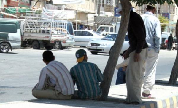 العمل: على هؤلاء المقيمين السفر فورا وإلا