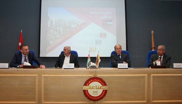 الحمصي: الصناعة الوطنية تعاني الاغراق من بضائع مستوردة