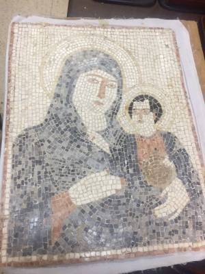 ضبط شخص بحوزته لوحة فسيفسائية أثرية