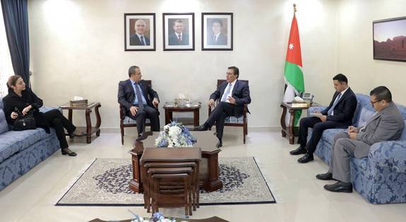 الطراونة يحتج ويبارك لـالجيش السوري