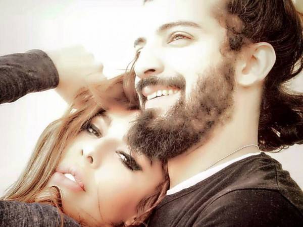 بعد اعتناقها الاسلام في السعودية .. ليلى اسكندر بالحجاب