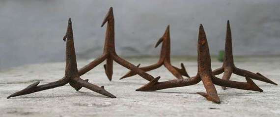 السلطات الإسبانية تلقي القبض على شرطي المسامير