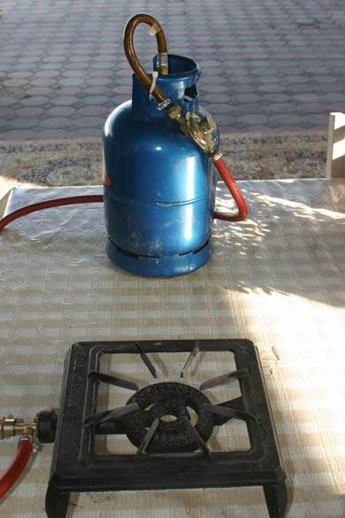 اصابة 5 اشخاص بحروق اثر انفلات خرطوم غاز  في الزرقاء