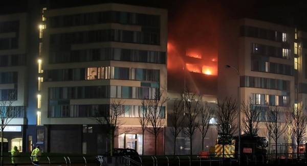 بريطانيا: حريق يدمر مئات المركبات بمرآب للسيارات في ليفربول