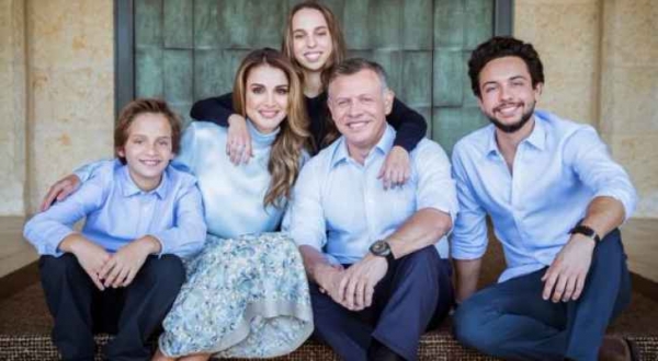 الملكة: من عائلتنا نتمنى لكم عاما سعيدا