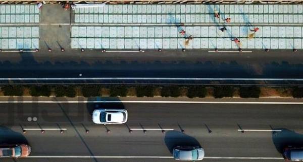 الصين تشغل أول طريق سريع لتوليد الكهرباء في العالم