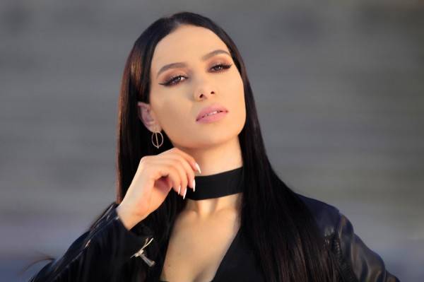 زفاف شيماء هلالي بشكل مُفاجئ من ألماني وسيم للغاية