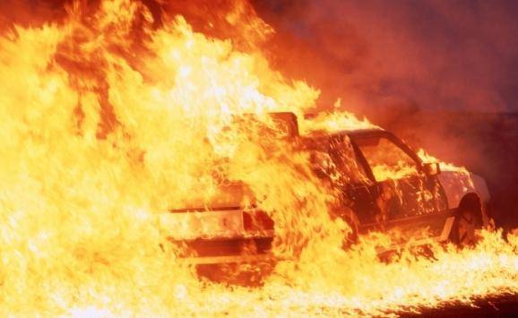 ضبط شخصين أضرما النار بمركبة آخر