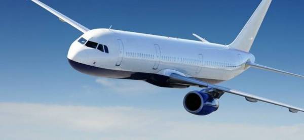 عرَّضا حياة المئات للخطر.. طيار يصفع زميلته في الجو ويتركان «قمرة القيادة»