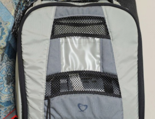 حالة نادرة.. امرأة تحمل «قلبها» في حقيبة على ظهرها!