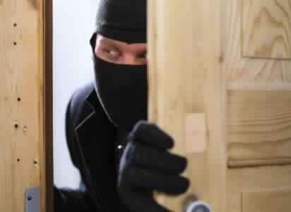 القبض على سارق المنازل بمنطقة طبربور في العاصمة عمان