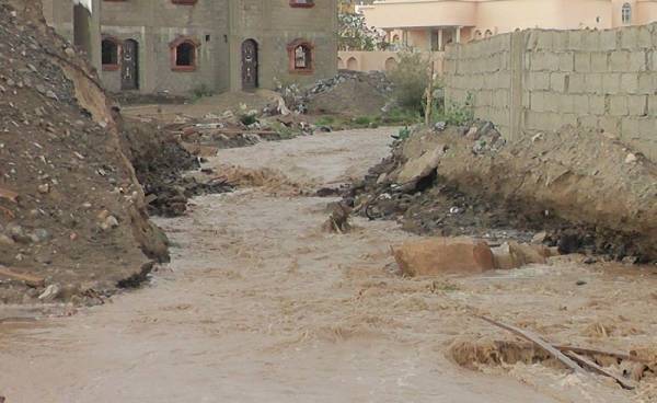 الدفاع المدني أنقذ 89 شخصا حاصرتهم مياه الأمطار