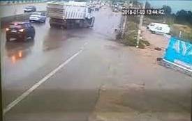 شاهد حادث مرعب على طريق عين الباشا (فيديو)