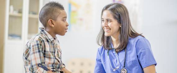 بعد 13 عملية جراحية للصبي الأطباء يكتشفون لماذا لا يشفى أبداً.. أمه السبب