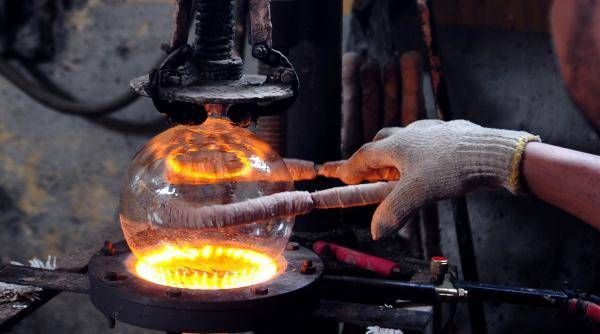 الزجّاج مهنة خطرة